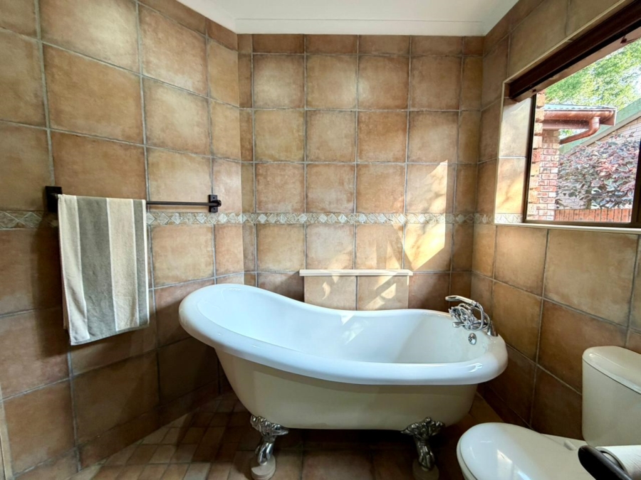 4 Bedroom Property for Sale in Herolds Bay Western Cape
